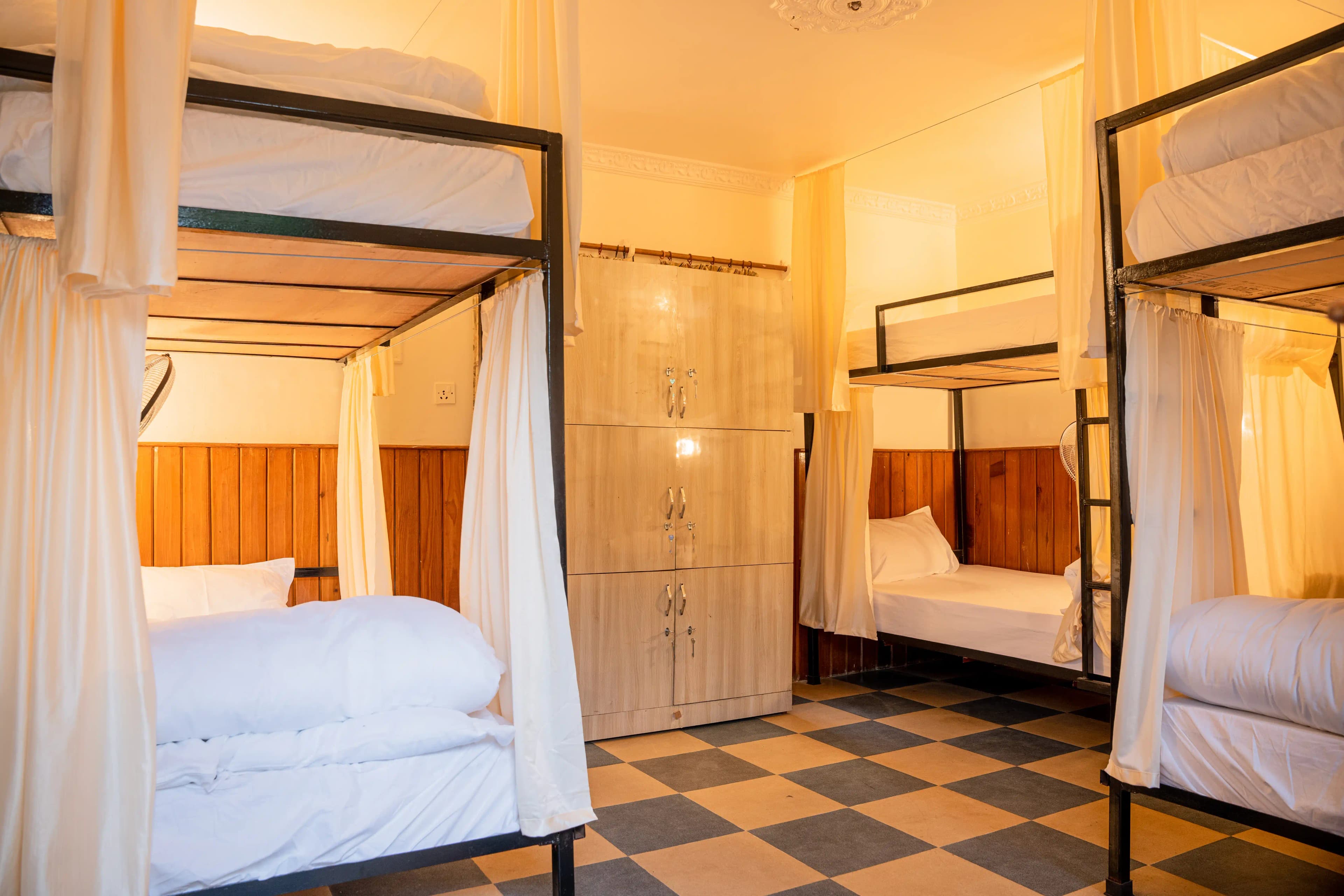 Mixed dorm room at Lazy Lads